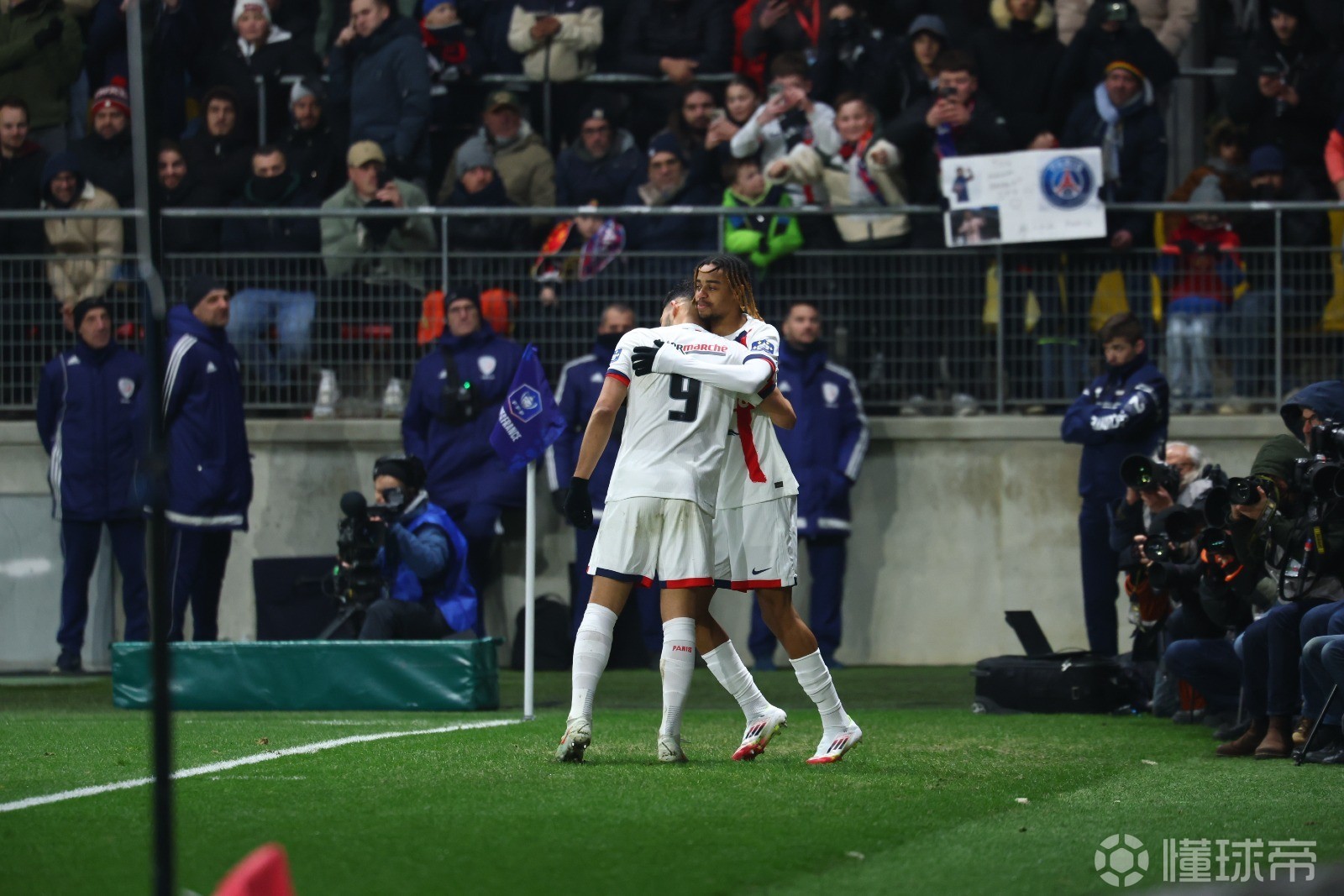 布莱顿围绕法国杯强势反弹库里在巴黎圣日耳曼比赛中绝杀，媒体一致点评：转会期法兰克福备战NBA常规赛 